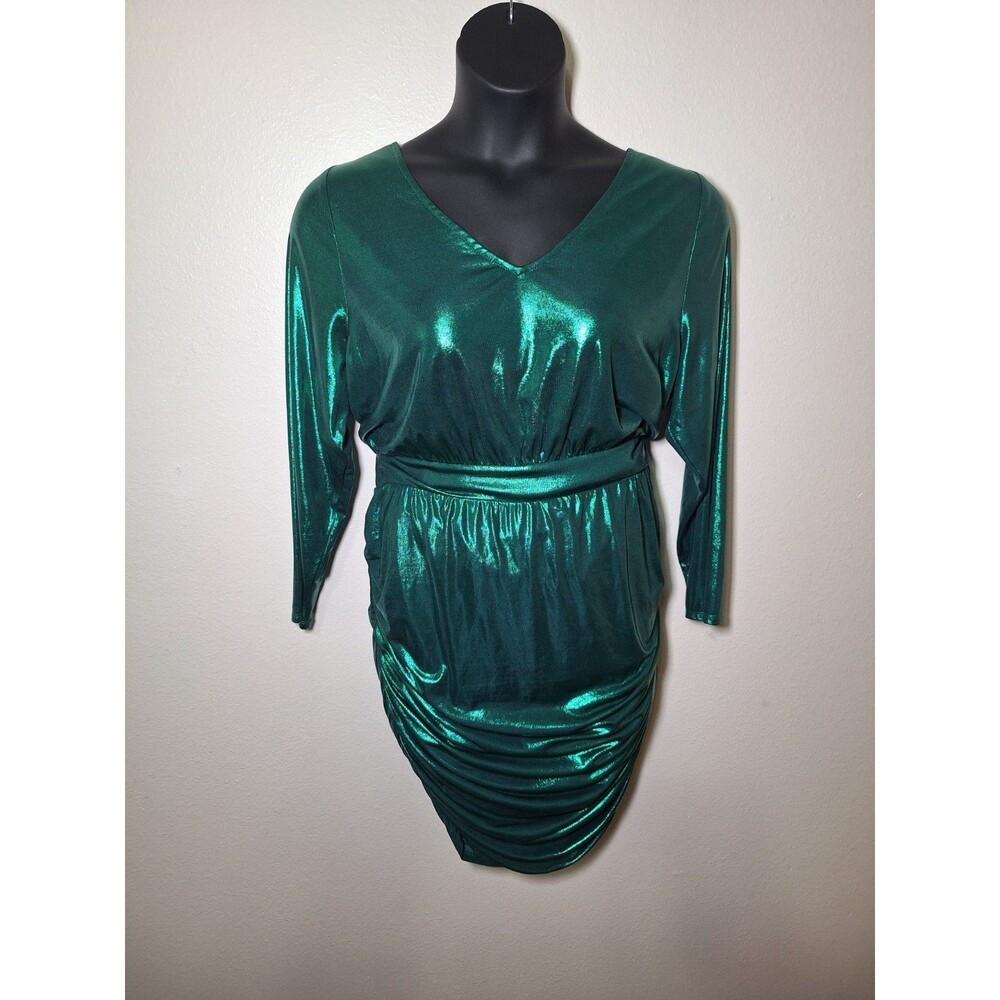 Torrid LIQUID KNIT LONG SLEEVE METALLIC GREEN BODYCON DRESS Size 00 NWOT - Picture 2 of 7